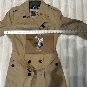 ❤️AuthenticFall classic Burberry ProrsumTrench Coat
Mid length - hits above knee
